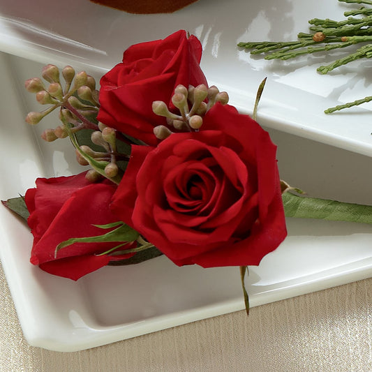 Red Spray Rose Boutonniere –  Rosasxyasmin, Phoenix AZ